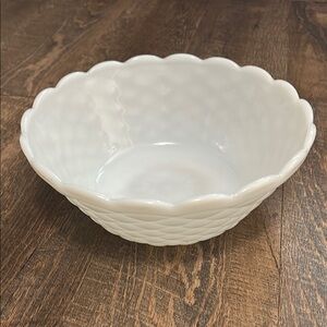 Anchor Hocking "Colonial‎ Diamond" large milk glass bowl, quilted